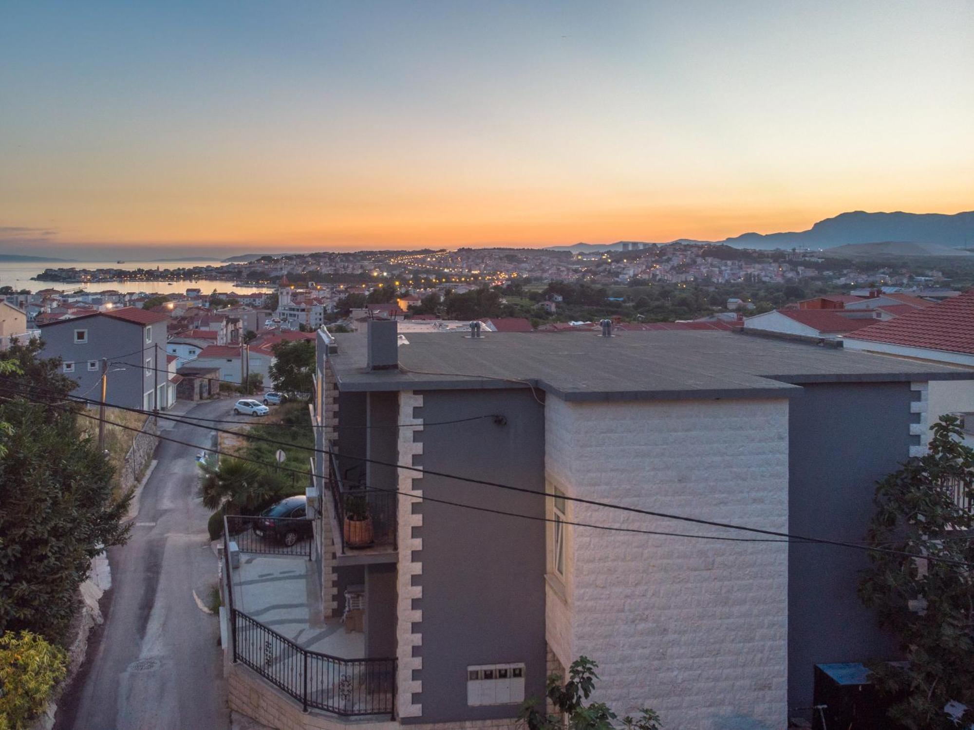 Sea View Apartments With Jaccuzzi โปดสตรานา ภายนอก รูปภาพ