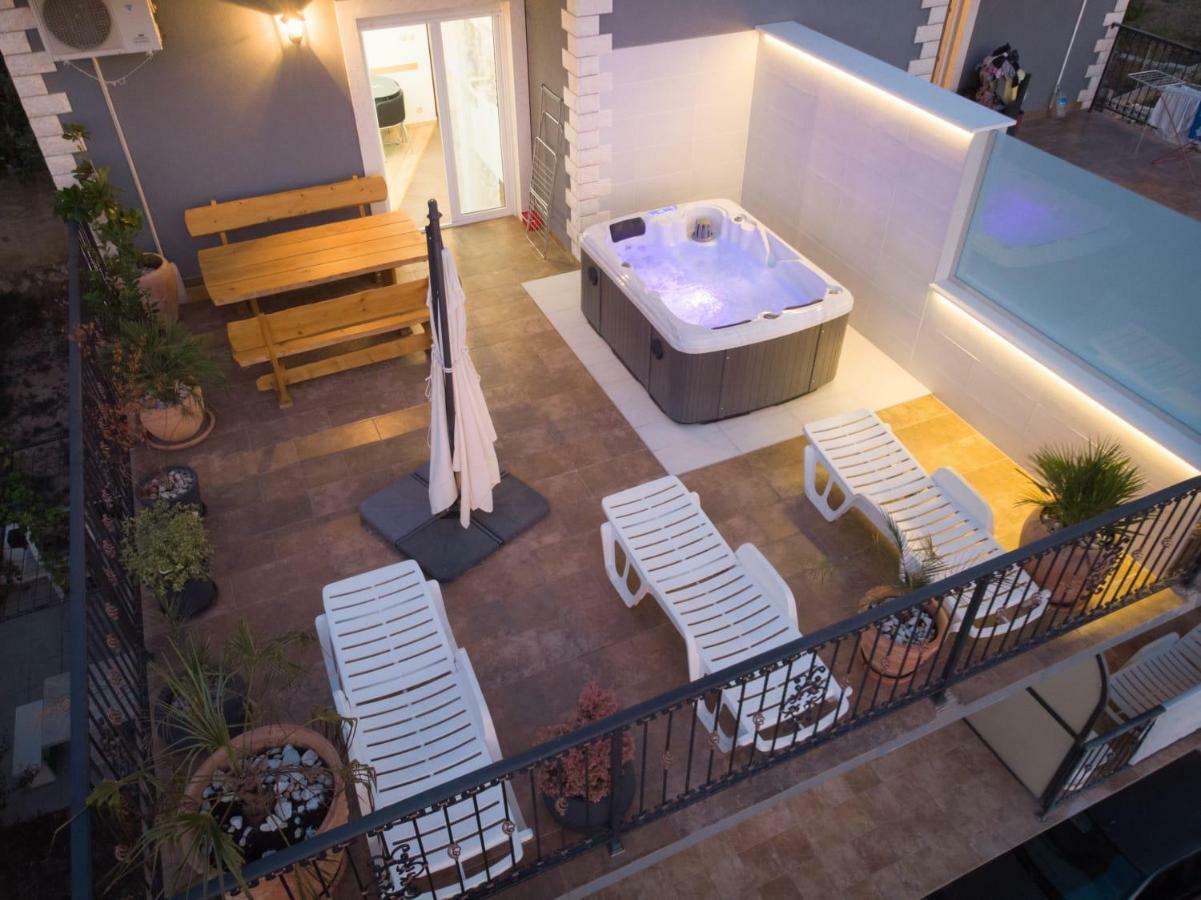 Sea View Apartments With Jaccuzzi โปดสตรานา ภายนอก รูปภาพ