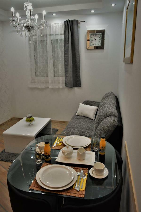 Sea View Apartments With Jaccuzzi โปดสตรานา ภายนอก รูปภาพ