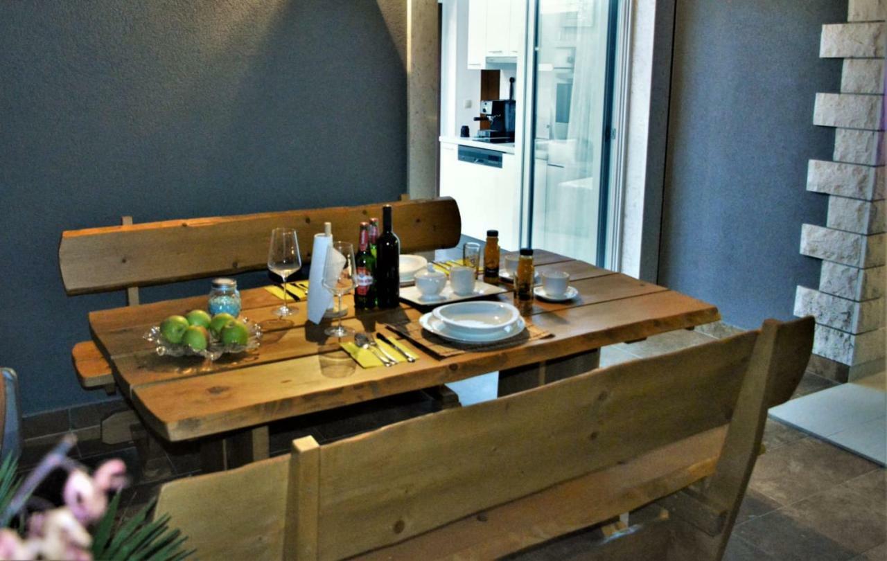 Sea View Apartments With Jaccuzzi โปดสตรานา ภายนอก รูปภาพ