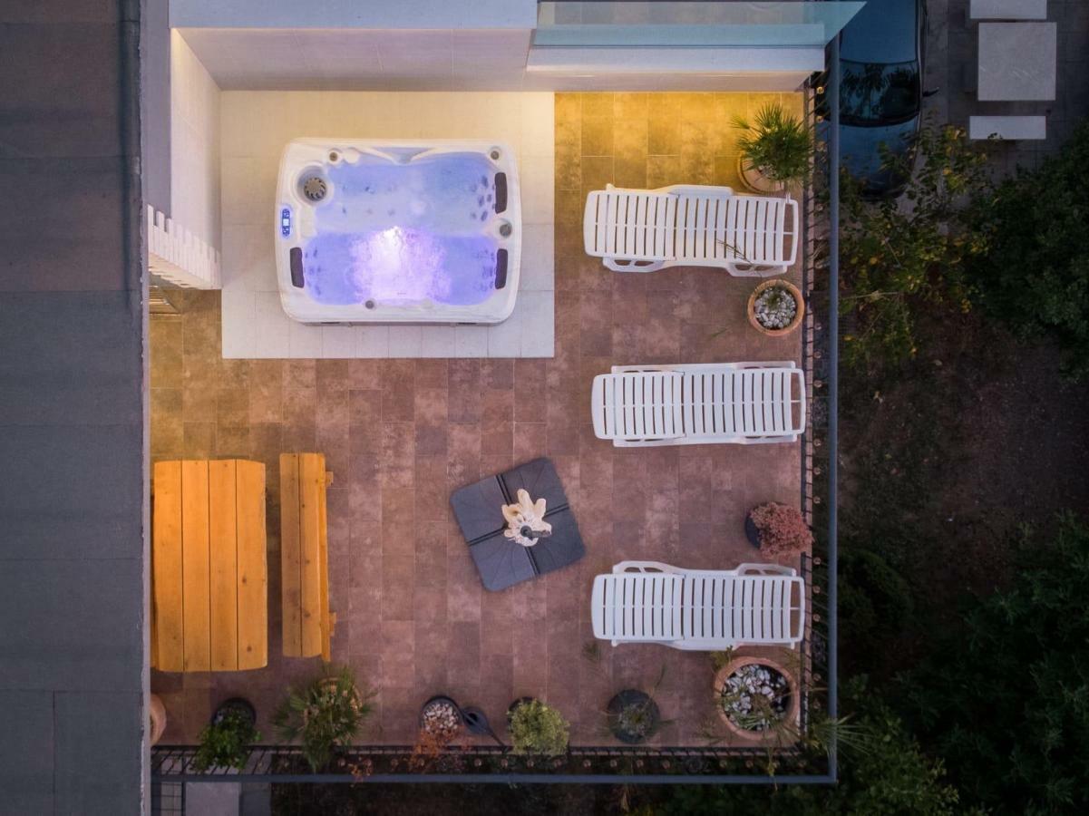 Sea View Apartments With Jaccuzzi โปดสตรานา ภายนอก รูปภาพ