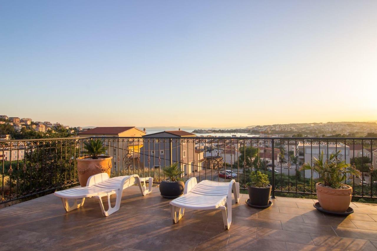 Sea View Apartments With Jaccuzzi โปดสตรานา ภายนอก รูปภาพ