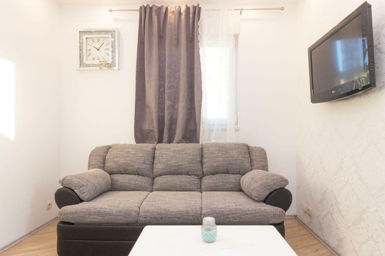 Sea View Apartments With Jaccuzzi โปดสตรานา ภายนอก รูปภาพ