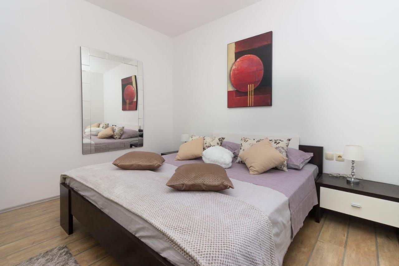 Sea View Apartments With Jaccuzzi โปดสตรานา ภายนอก รูปภาพ
