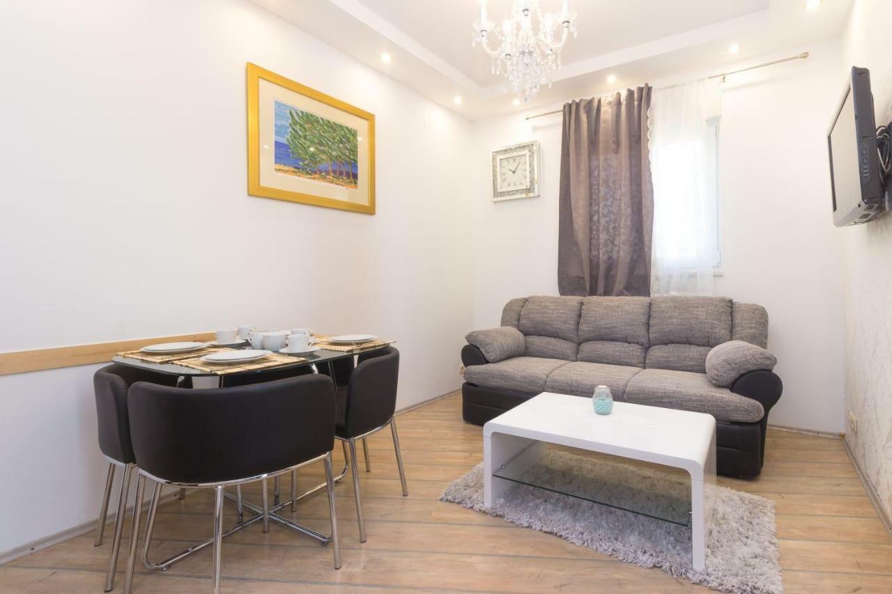 Sea View Apartments With Jaccuzzi โปดสตรานา ภายนอก รูปภาพ