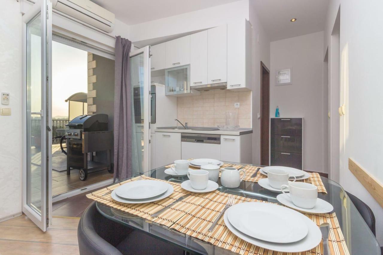 Sea View Apartments With Jaccuzzi โปดสตรานา ภายนอก รูปภาพ